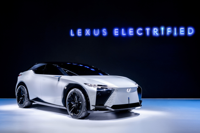 核心车型再度升级 全新概念车彰显品牌电气化愿景 LEXUS雷克萨斯中大型豪华行政级轿车新ES全球首发 全新电气化概念车LF-Z全球首展