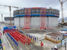 深圳液化天然气应急调峰站项目，国内首座下沉式LNG储罐升顶成功