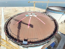 中国天辰工程有限公司承建烟台LNG项目首座LNG储罐顺利升顶