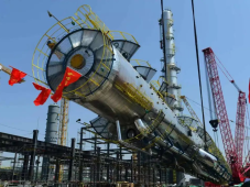 中国石化镇海基地二期项目超大设备成功首吊，总重达12000吨!