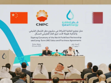 卡塔尔将在27年内向中石油供应400万吨/年LNG，并转让北方气田扩容项目1.25%的股份