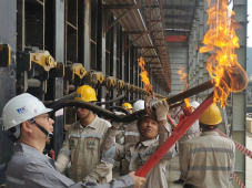 中国天辰工程有限公司承建的印尼金祥焦炭项目首座焦炉正式烘炉点火