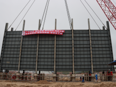 广西石化转型升级项目120万吨/年乙烯装置首台裂解炉成功吊装