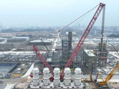 3天5台！华谊钦州三期项目环氧化反应器全部吊装完成