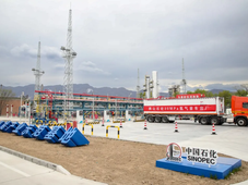中国石化青岛炼化全海水环境漂浮式光伏项目建成投用