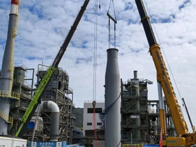 中国化学天辰公司总承包的福建中沙古雷全厂焚烧项目关键设备烟囱吊装就位