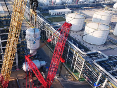 中沙古雷乙烯项目全球最大 EO 反应器吊装就位 大型设备吊装任务收官