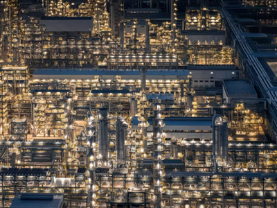 炼化厂夜间灯火通明非浪费 系安全生产与应急刚需