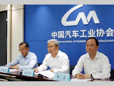 携手“芯”征程，遇见“芯”未来！2023全球汽车芯片创新大会暨第二届中国汽车芯片高峰论坛即将在无锡滨湖区举办