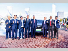 潘基文乘坐Tiggo9 PHEV出席奇瑞公益骑行，共推绿色出行