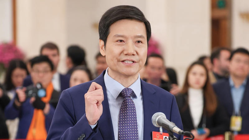 【直击现场】雷军：建议加快推进自动驾驶量产 优化新能源汽车号牌设计