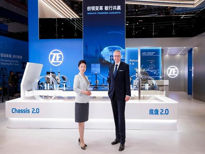 柯皓哲博士与汪润怡采女士共同出席2025上海车展