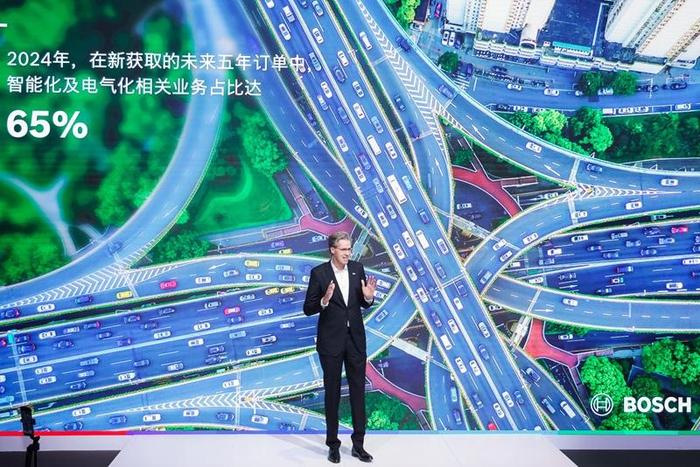 02 博世集团董事会成员、博世智能出行集团主席马库斯·海恩博士 Markus Heyn, member of the Bosch board of management and chairman of the Mobility business sector