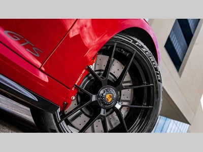 倍耐力轮胎搭载于保时捷911 GTS：首款采用混合动力系统的车型