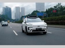 小马智行第七代无人驾驶Robotaxi亮相2025香港车博会