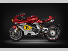 Alcantara 为新款 MV Agusta Superveloce 1000 Ago 设计座椅，致敬传奇车手 Giacomo Agostini