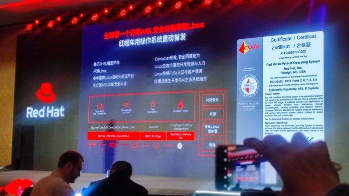 车用操作系统全球首发