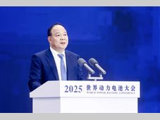 宁德时代曾毓群宣布第五代磷酸铁锂电池量产