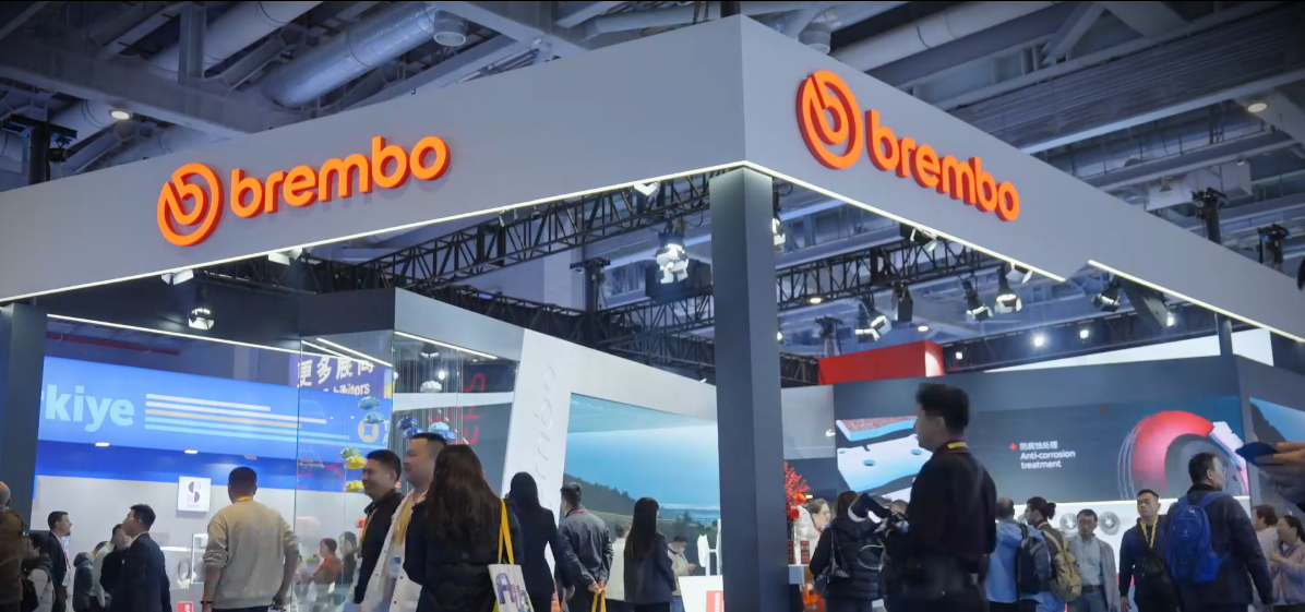 布雷博亮相2025上海法兰克福汽配展 ：全系产品，满足多元需求，每位驾驶者皆可获得量身定制的#制动解决方案 ：从原厂配件到顶级性能产品，从四轮汽车到两轮摩托车全面覆盖。