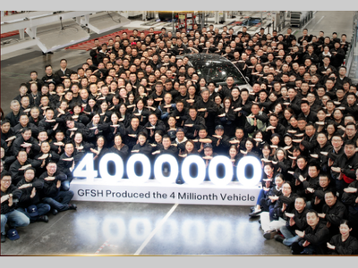 特斯拉上海超级工厂第400万辆整车下线