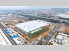 安波福武汉工厂主体结构封顶 今年三季度投产