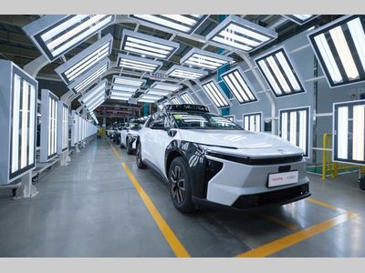 首台量产版铂智4X Robotaxi下线，小马智行携手丰田推动自动驾驶大规模商业化运营