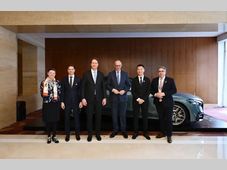 德系车企三巨头随德国总理访华，释放这些新信号