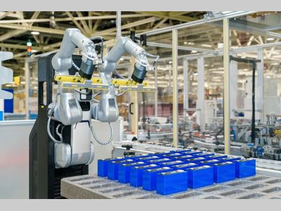 上汽集团首位具身智能人形机器人员工上岗，率先实现量产线应用