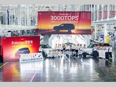 中国首台全自研Robotaxi量产下线！小鹏GX为原型车，本地算力3000 TOPS全球最高