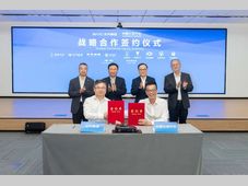 北汽集团与中国长安汽车达成战略合作，强强联合共筑产业发展新高地