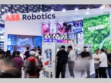 ABB机器人亮相2026年世界人工智能大会，展示工业级物理AI创新成果