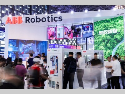 ABB机器人亮相2026年世界人工智能大会，展示工业级物理AI创新成果