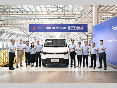 全新福特 Transit City®在江铃小蓝工厂下线