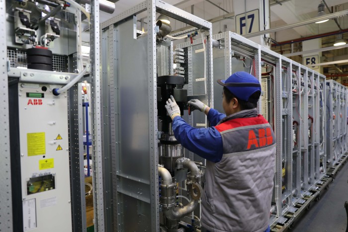 ABB北京工厂生产全系列变频器产品，可通过对电机的精密控制节约能源