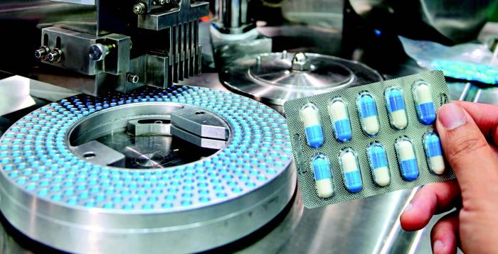 在固体制剂药物的生产中，传统的批次生产仍然盛行