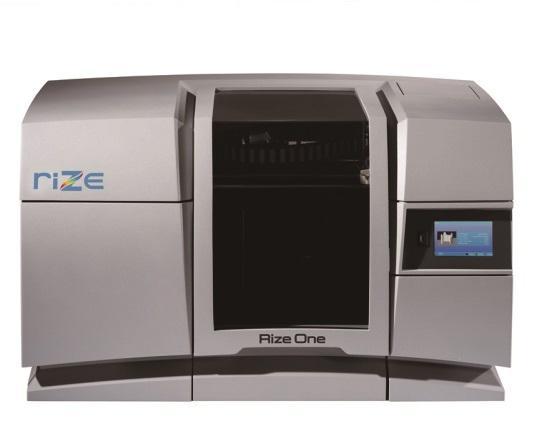 图1 IGI使用Rize One 3D打印机进行仿造和原型制作。该系统使用了Rize的增强沉积技术。所谓增强沉积技术，包括挤压和喷射