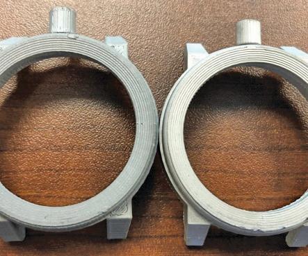 在Desktop Metal（左）和MarkForged（右）材料挤出成形系统上使用17-4PH不锈钢打印出来的Vortic Watch 有限公司的表壳复制品
