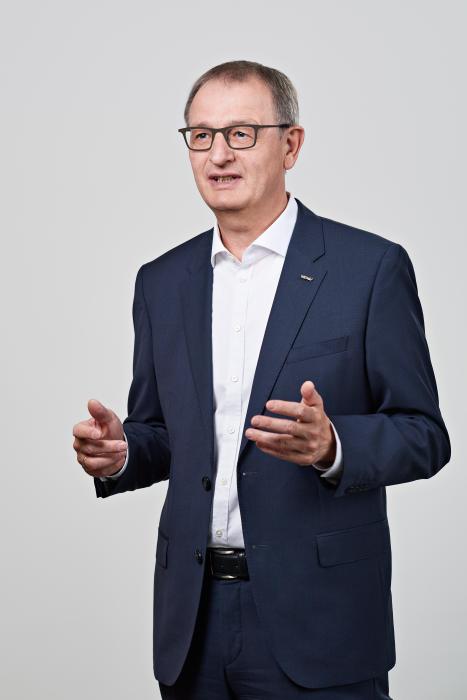 Dr. Wilfried Schäfer5