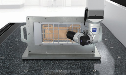 图4 ZEISS DotScan共聚焦白光测头和蔡司夹具系统在三坐标测量机上的双极板测量