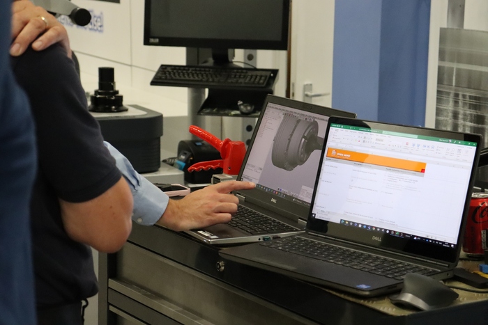 HQ_IMG_Shoulder Collaboration HQ_IMG_Shoulder Collaboration