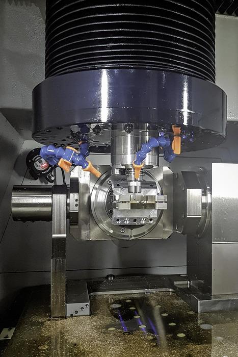 图1 NH钟表公司需要一款能够达到6～10 μm精度的机器，以确保手表在使用寿命内保持完美的时间