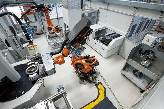 图2 在埃马克提供的生产系统上可以全自动焊接重量达 130 kg、直径达 600 mm的卡车差速器