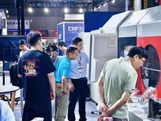 工博会盛况 | 为工业母机装上“AI大脑”，拓璞数控开启智能加工新纪元