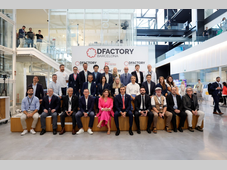 西班牙首相佩德罗·桑切斯亲临BNEW 2025先临三维展台，点赞第三代无线扫描技术创新成果