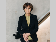 全球经济放缓导致营收下滑 /通快CEO Leibinger-Kammüller女士: 预期的谨慎复苏迹象