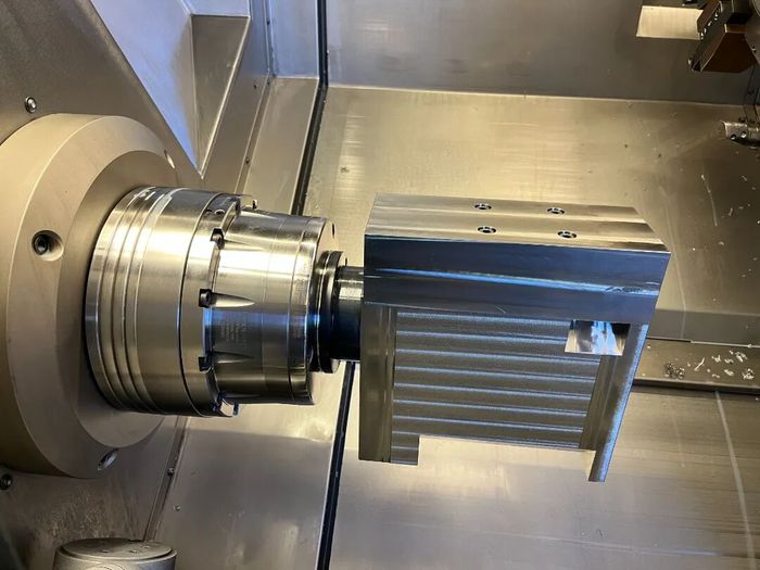 Hainbuch-Mando Adapt mit Werkstück aus Edelstahl.jpeg