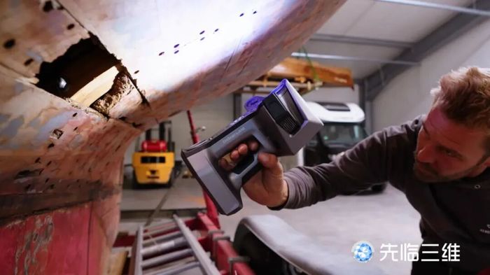 EinScan Libre capturing data of the damaged section of the hull.jpg