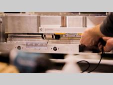 精度革新 FORTiS-N™封闭式光栅如何助力微铣削精度提升