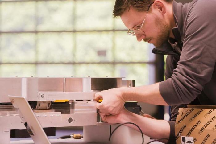 选择合适的测量合作伙伴对于制造高精度微型铣床至关重要 拷贝