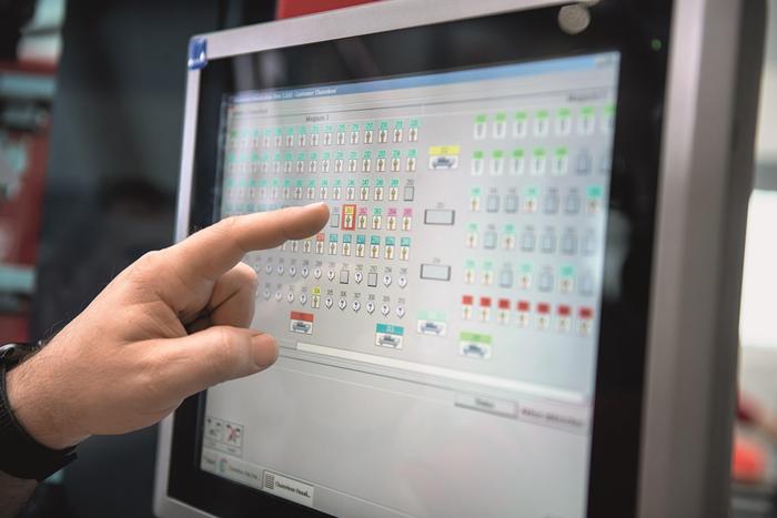 图3 蔡司测量系统的监视器告知操作人员工件是否满足公差要求